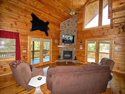 Large Living room w/TV and Gas Fireplace