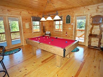 Large Game room w/Pool Table